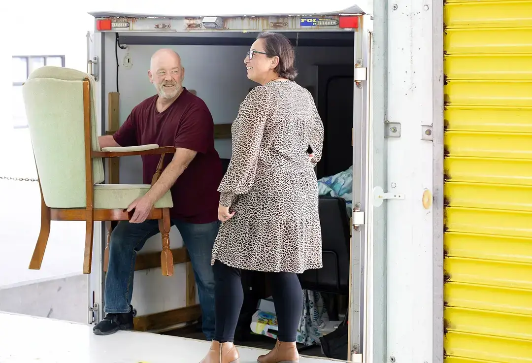 StoreStuff staff member helping an older couple with their move
